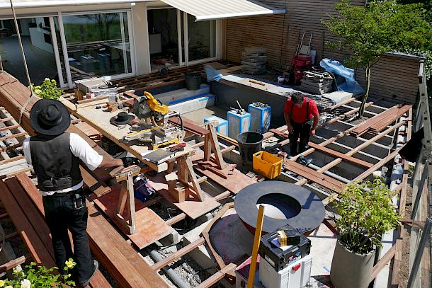 Eine Gartenlounge entsteht  - genau nach Ausführungsplan